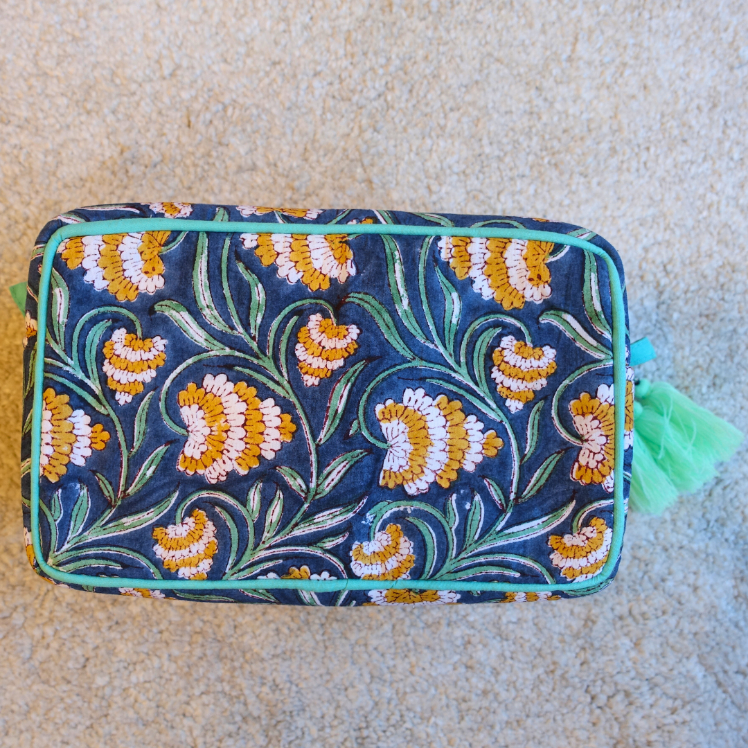 1/24 (土) 17時販売開始！Blockprint Big Pouch - ゴールデンブルーム